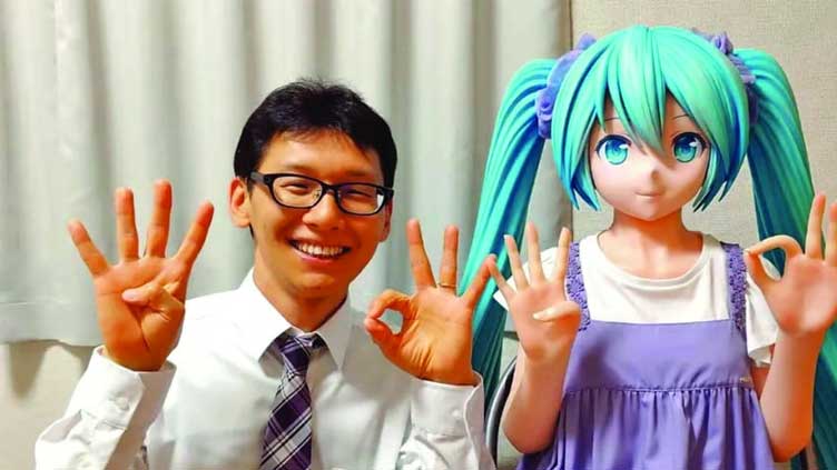 Japanese man marks six years with cartoon bride