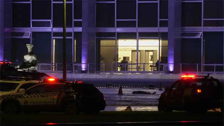 Man kills himself with blasts outside Brazil's Supreme Court after failing to get inside