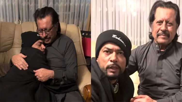 Veneration of senior: Bohemia's gesture for Attaullah Esakhelvi wins hearts