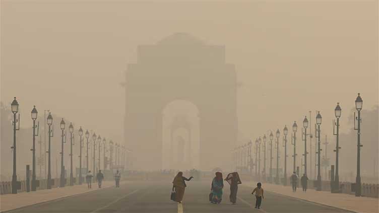 Dunya News Toxic smog persists over India's north; Delhi pollution remains severe