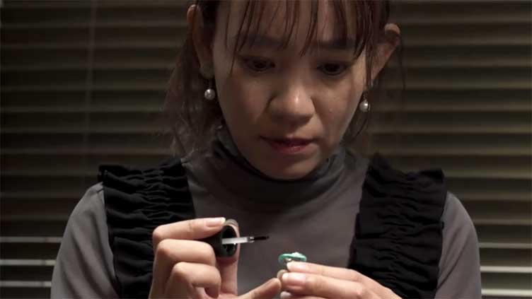 Japanese nail artist brings environmental awareness to customers' fingertips