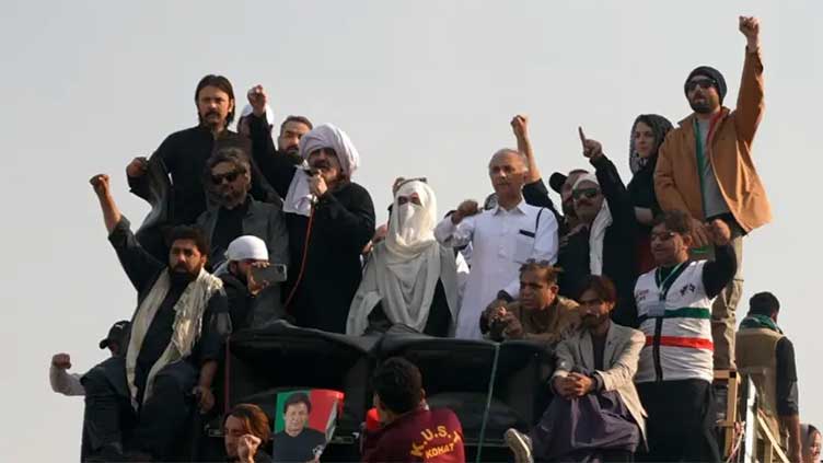 Bushra Bibi spearheads PTI convoys to D-Chowk after removing barriers