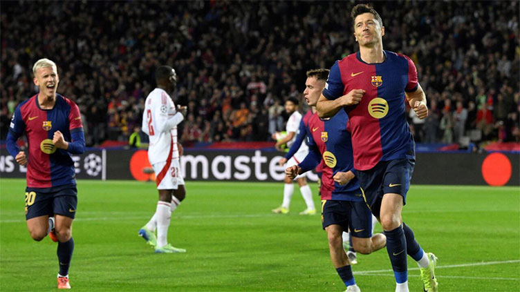 Lewandowski hits Champions League century as Barca beat Brest