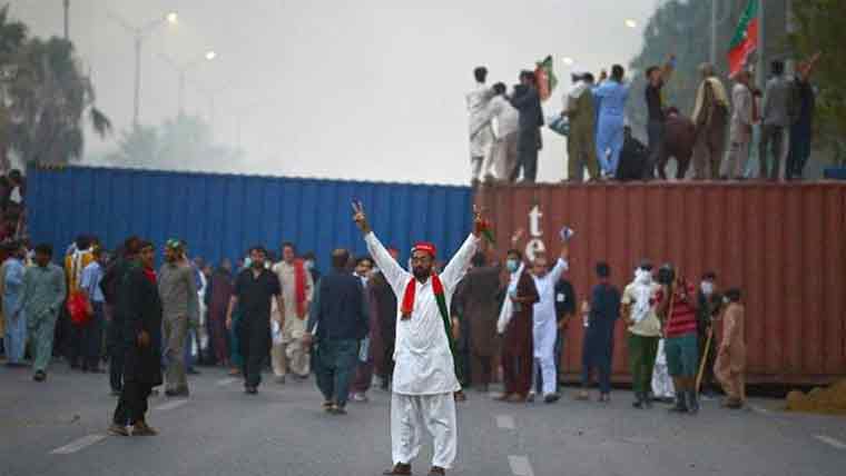 پی ٹی آئی کا پرتشدد احتجاج، بڑے پیمانے پر گرفتاریوں کا فیصلہ