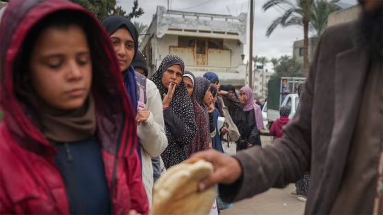 Women and children scavenge for food in Gaza, UN official says