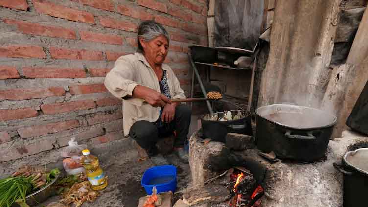 Dunya News In Argentina's poverty-hit barrios a food emergency takes hold