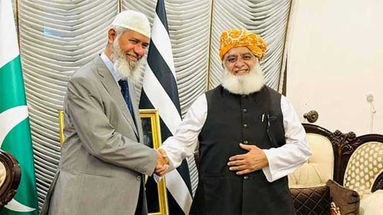 Dr Zakir Naik meets Maulana Fazlur Rehman 