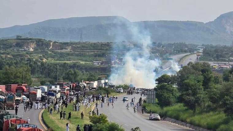 فیض آباد ہنگامہ آرائی: پی ٹی آئی کے 17 کارکنوں پر مقدمہ درج