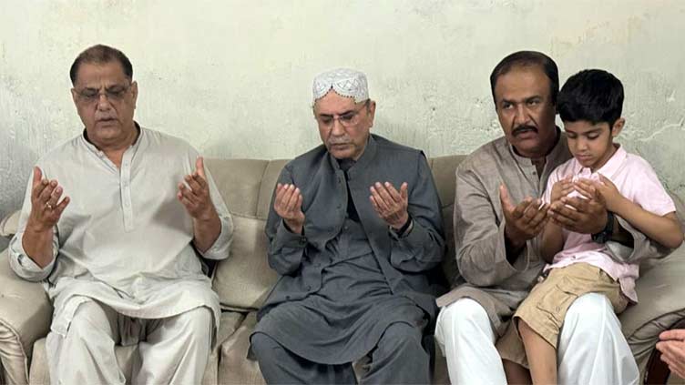 President Zardari visits family of martyred army officer to offer condolence