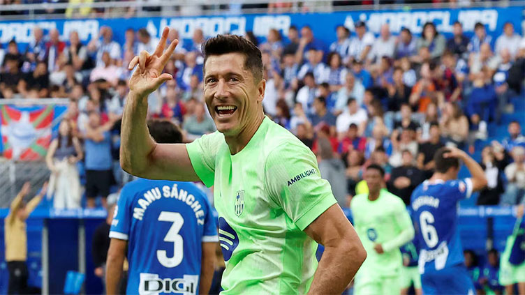 Lewandowski's quickfire hat-trick powers Liga leaders Barca to Alaves victory