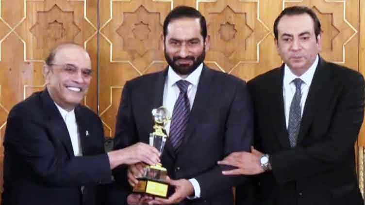 Dunya Media Group Chairman Mian Amer receives FPCCI award