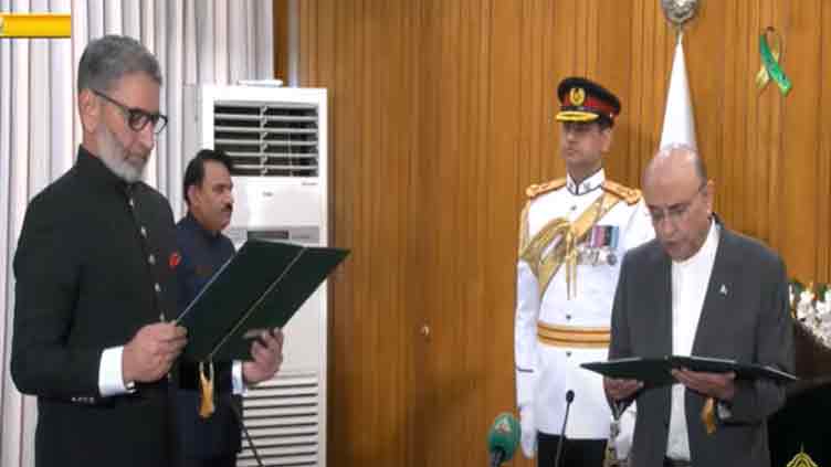 Retired Lt General Akhtar Nawaz sworn in as FPSC chairman