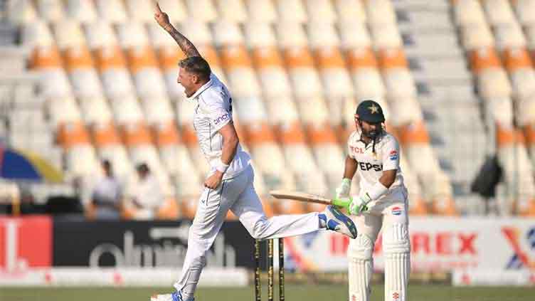 Pakistani batters struggle as England need four wickets to win first Test