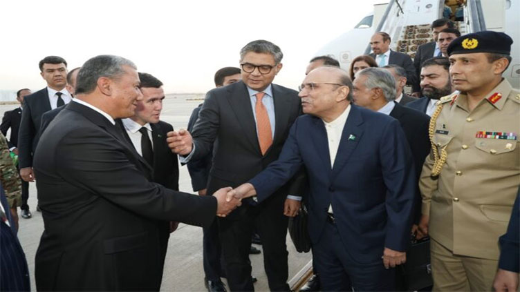 President arrives Ashgabat to attend International Forum