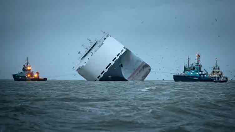 Did New Zealand navy ship really sink because its captain was woman, let's find out