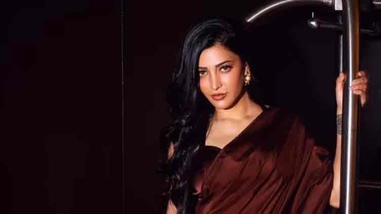 Shruti Haasan blasts private airline for four-hour delay