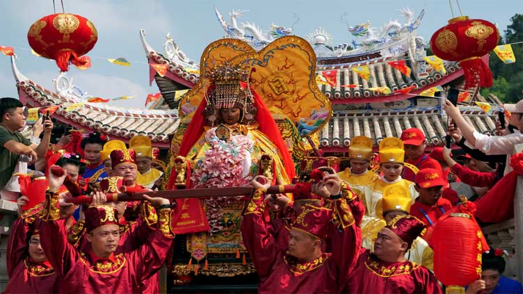 Taiwanese flock to China religious festival despite tensions