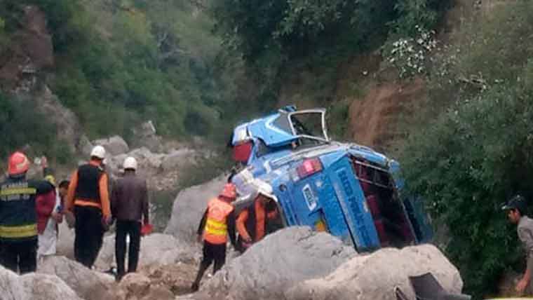 سکول ٹرپ کی بس شکرپڑیاں کے مقام پر حادثے کا شکار، ایک طالبعلم جاں بحق