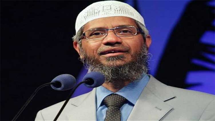 Dr Zakir Naik receives rousing welcome at Badshahi Masjid