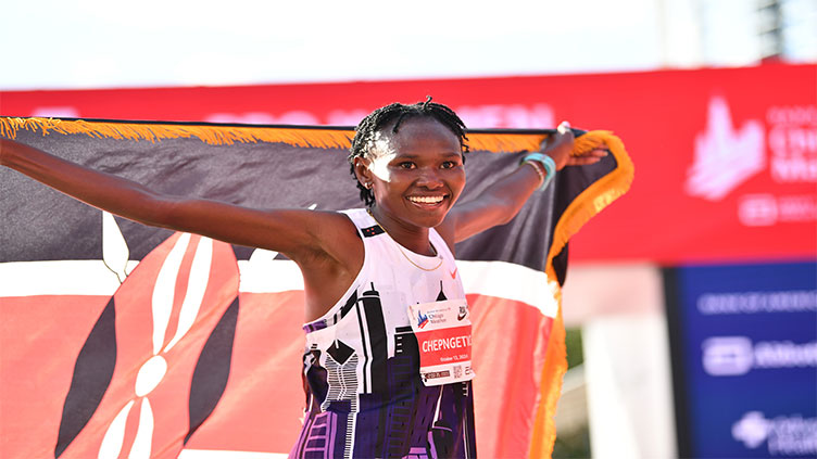 Chepngetich shatters women's marathon world record in Chicago