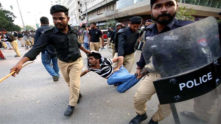 10 police officials suspended for mishandling protest march in Karachi