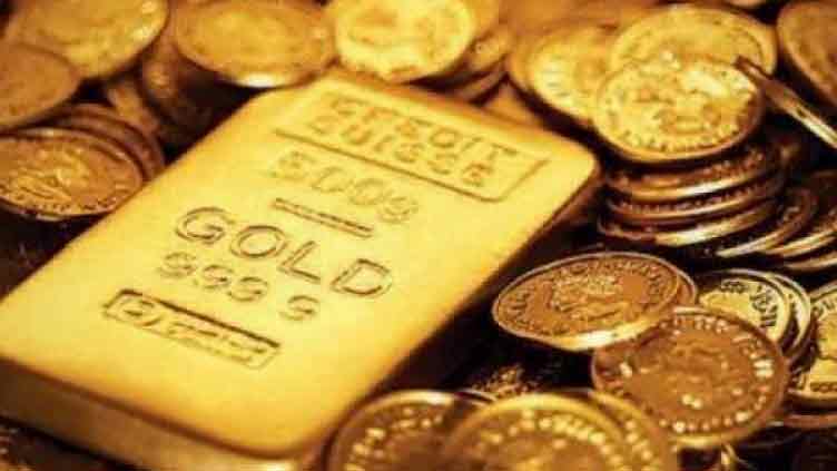 Gold prices dip by Rs700 per tola