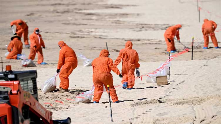 Sydney beaches closed due to toxic 'tar balls'