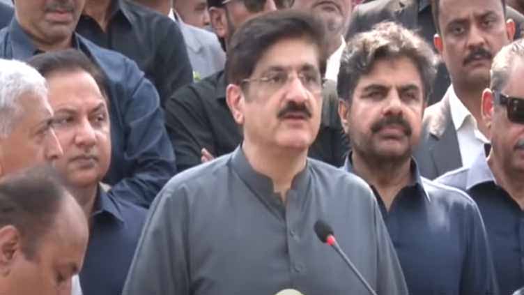 Maulana Fazl acting as bridge on constitutional amendment: Sindh CM Murad 