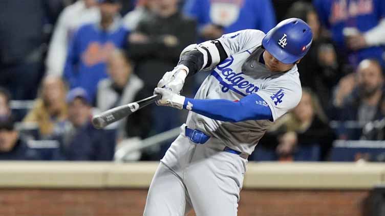 Shohei Ohtani homers to lead off NLCS Game 4 for Dodgers against Mets