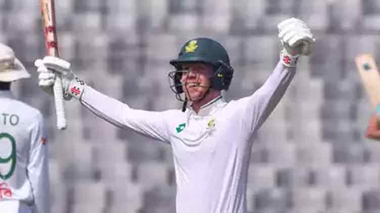 Verreynne century puts South Africa in driving seat against Bangladesh