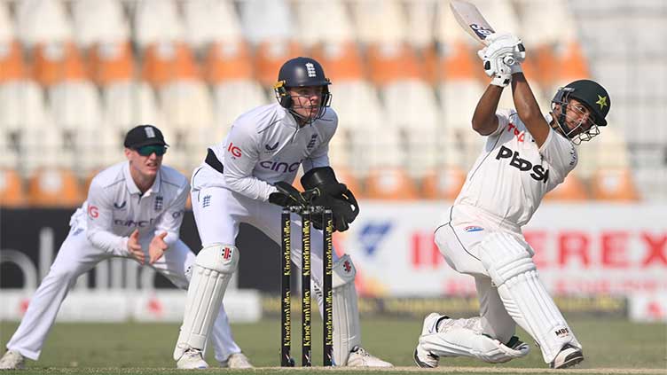 Pakistan lose seven wicket in first innings at Rawalpindi Test