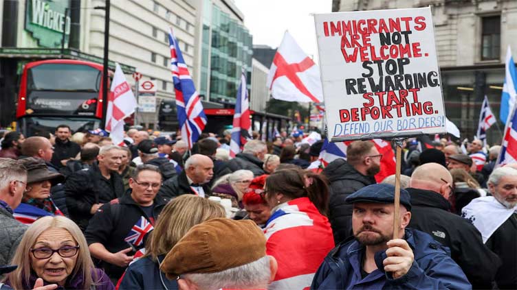 Heavy police presence as rival London marches begin