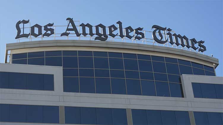  Newspaper non-endorsements at Washington Post, LA Times fit a trend, but their readers aren't happy