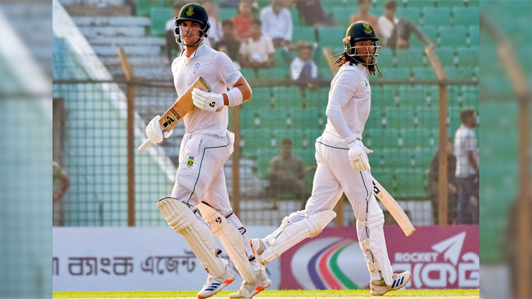 De Zorzi, Stubbs tons steer S. Africa to 307-2 against Bangladesh