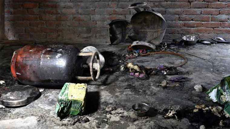 Cylinder explosion kills one, injures five in Gujrat