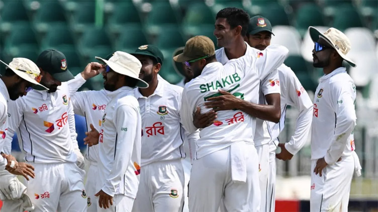 Bangladesh require 143 runs on last day to register historic whitewash