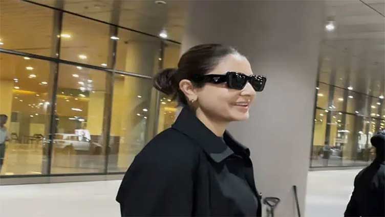 Anushka in all black leaves onlookers in awe at airport