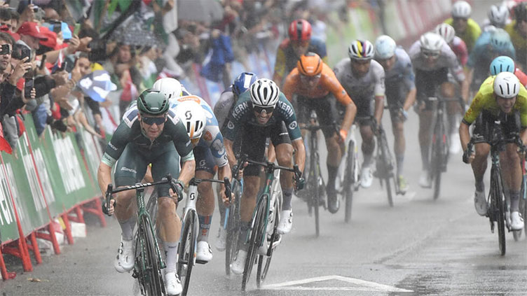 Aussies reign in rainy Spain as Groves wins Vuelta stage, O'Connor holds lead