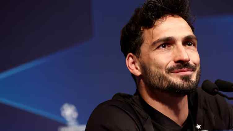 Former Dortmund defender Hummels joins Roma