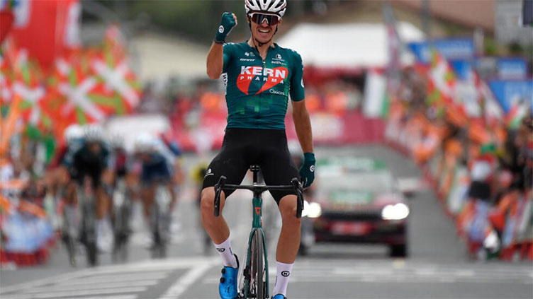 Berrade soloes to Vuelta stage 18 win, O'Connor holds lead