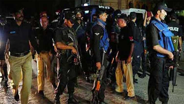 Two suspected robbers lynched by mob in Karachi