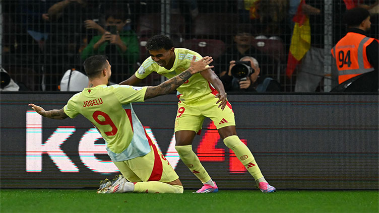 Ten-man Spain sink Switzerland in 4-1 romp