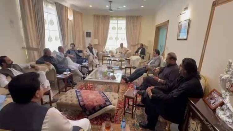 Sanjrani discusses political situation with Baloch leaders 