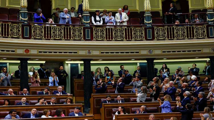 Spain to ignore lower house's recognition of Venezuelan opposition