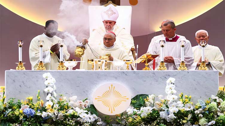 Pope Francis, in Singapore, urges fair wages for migrant workers