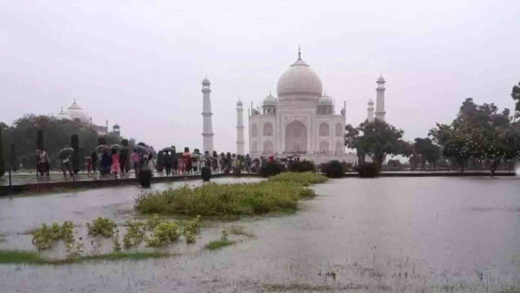 Persistent rain causes leak in the roof of the Taj Mahal – World