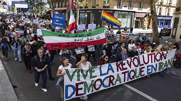 Hundreds rally in Paris for Iranian women's rights