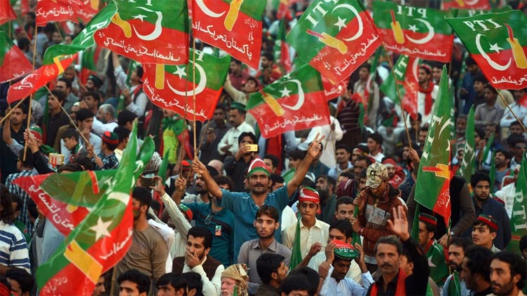 PTI leaders, supporters trickle in for trumpeted Lahore public gathering