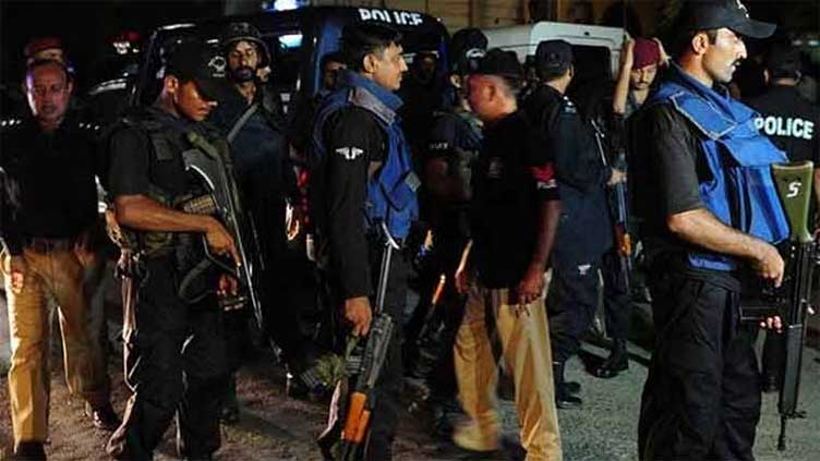 Robbers torture sub-inspector, constable, snatch arms, cell phones in Karachi