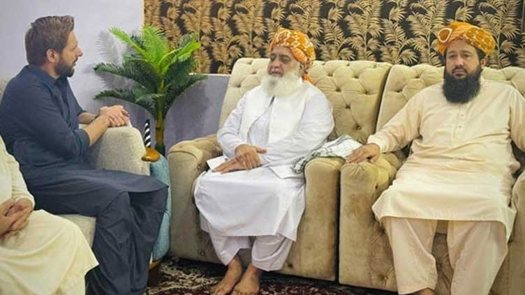 Shahid Afridi meets JUI chief Maulana Fazlur Rehman